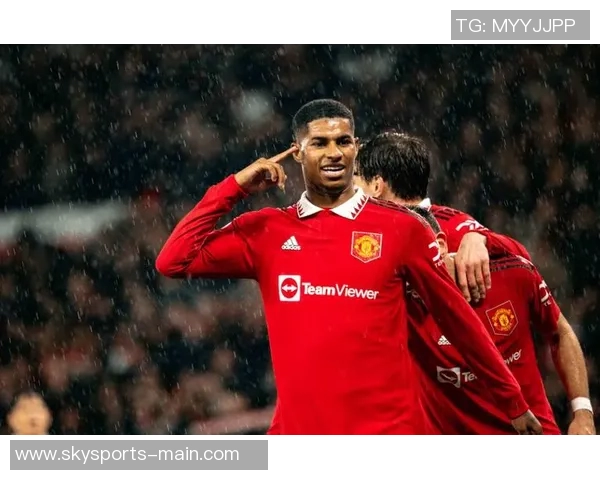 曼联在足总杯中以3-0战胜本菲卡帽子戏法点燃全场激情